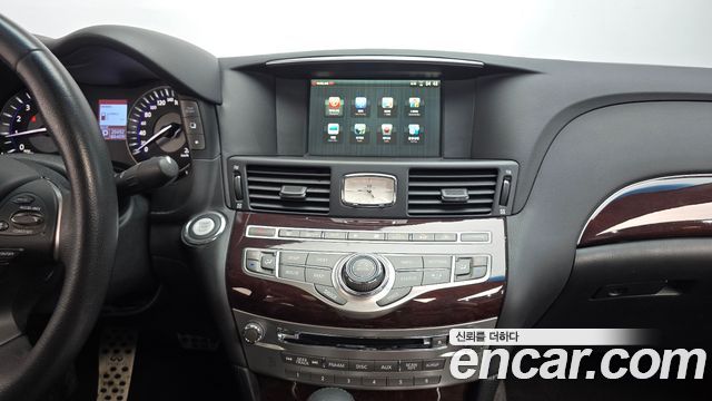 Infiniti M 2011 — photo 12