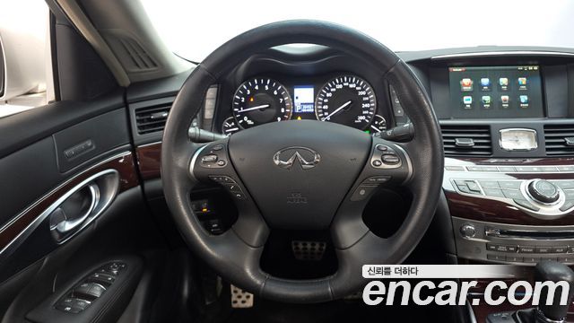 Infiniti M 2011 — photo 13