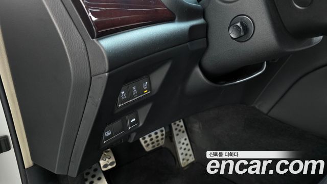 Infiniti M 2011 — photo 19