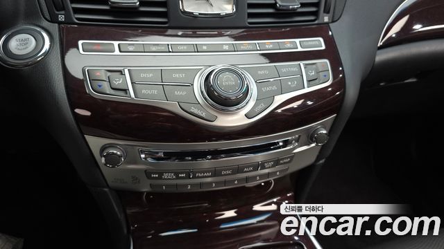 Infiniti M 2011 — photo 20