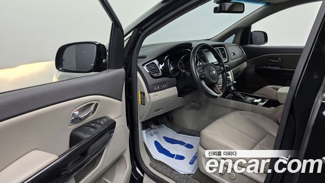 Kia Canival 2018 — photo 10
