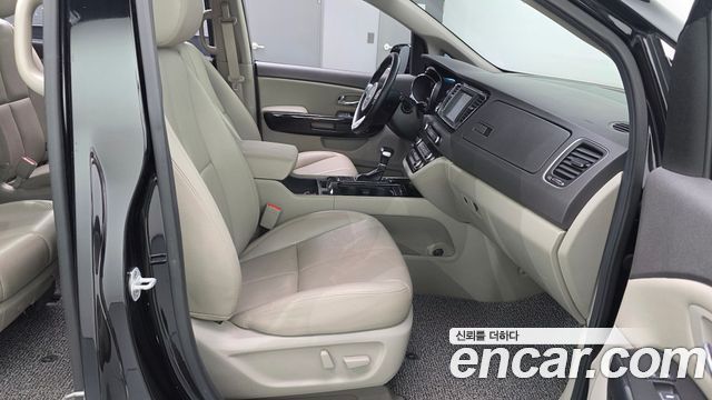 Kia Canival 2018 — photo 11