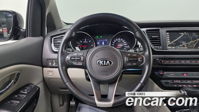 Kia Canival 2018 — photo 13