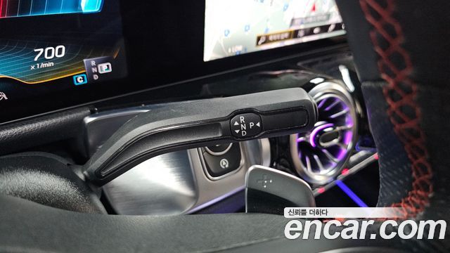 Mercedes-Benz GLB-Class 2021 — photo 12