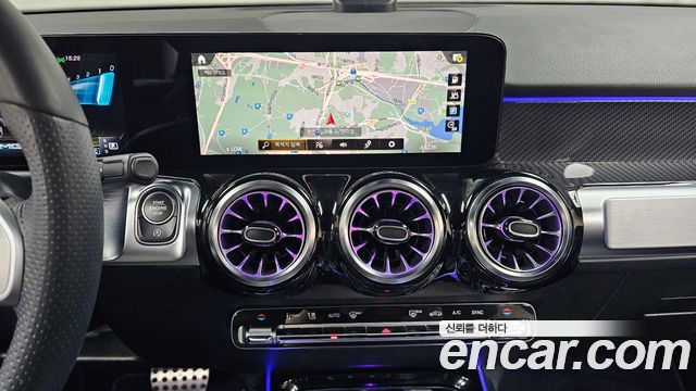 Mercedes-Benz GLB-Class 2021 — photo 18