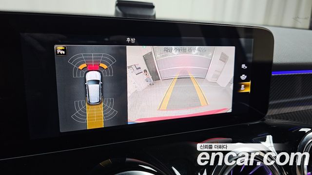 Mercedes-Benz GLB-Class 2021 — photo 20