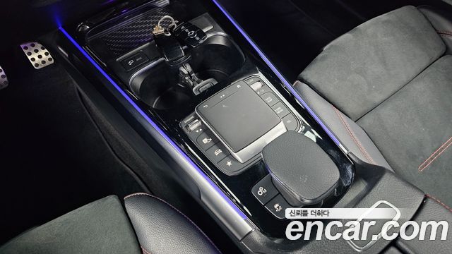Mercedes-Benz GLB-Class 2021 — photo 23