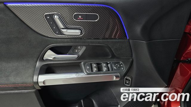 Mercedes-Benz GLB-Class 2021 — photo 26
