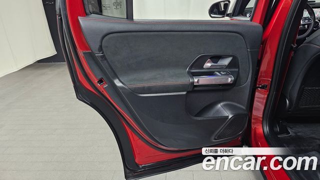 Mercedes-Benz GLB-Class 2021 — photo 15