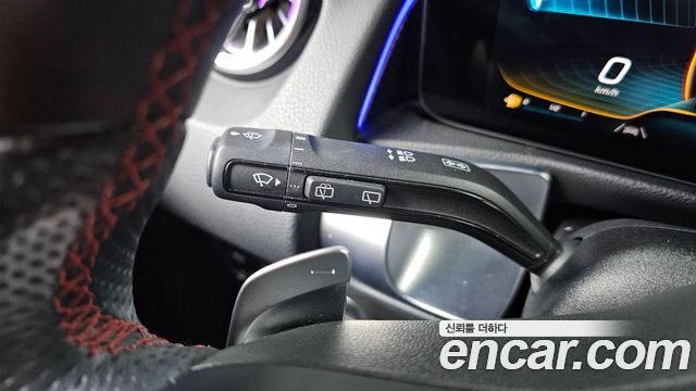 Mercedes-Benz GLB-Class 2021 — photo 27