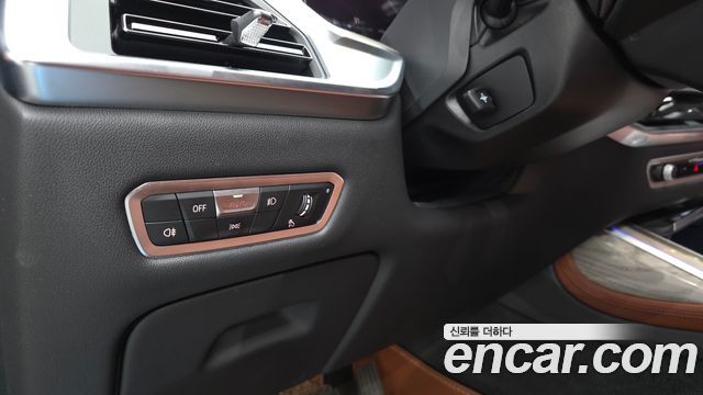 BMW X7 2023 — photo 28