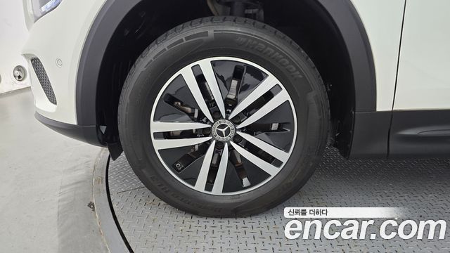 Mercedes-Benz GLB-Class 2021 — photo 5