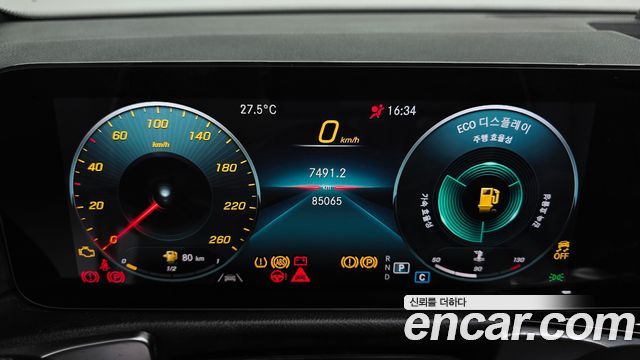 Mercedes-Benz GLB-Class 2021 — photo 8