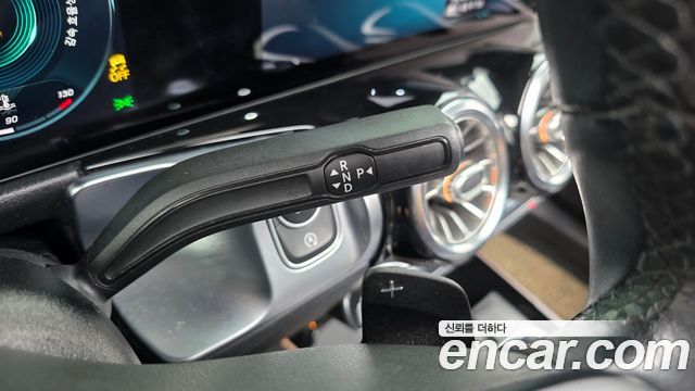Mercedes-Benz GLB-Class 2021 — photo 9