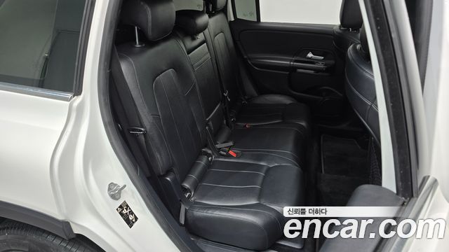 Mercedes-Benz GLB-Class 2021 — photo 11