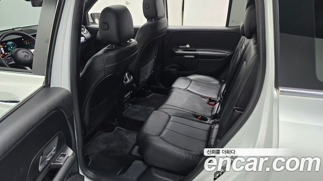 Mercedes-Benz GLB-Class 2021 — photo 12