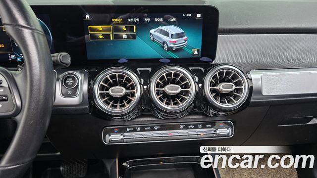 Mercedes-Benz GLB-Class 2021 — photo 13