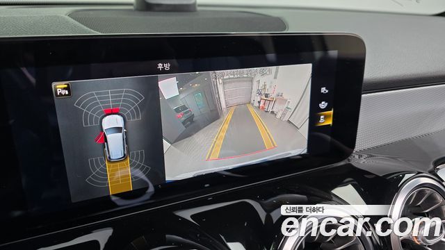 Mercedes-Benz GLB-Class 2021 — photo 15