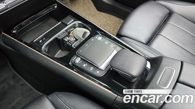 Mercedes-Benz GLB-Class 2021 — photo 17