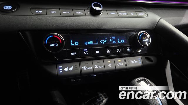 Hyundai AVANTE 2022 — photo 31