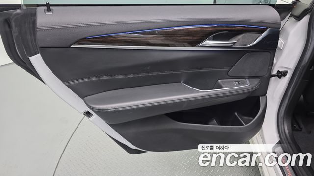 BMW Gran Turismo 2019 — photo 15