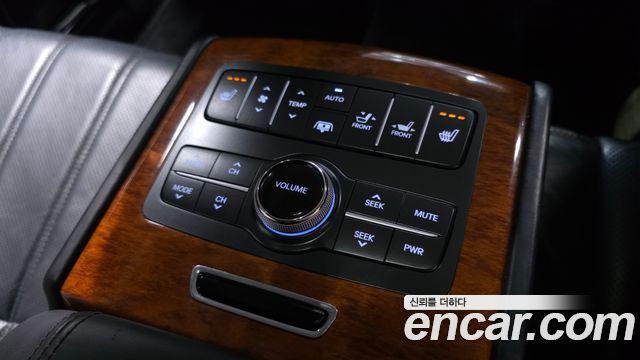 Hyundai Equus 2011 — photo 18
