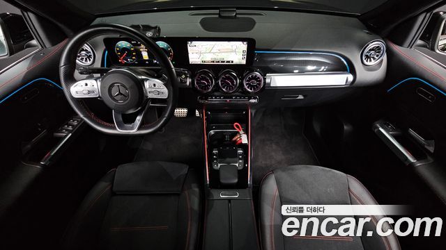 Mercedes-Benz GLB-Class 2022 — photo 10