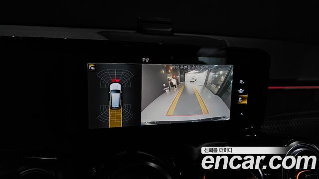Mercedes-Benz GLB-Class 2022 — photo 21