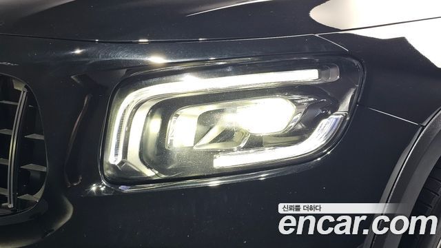 Mercedes-Benz GLB-Class 2022 — photo 8
