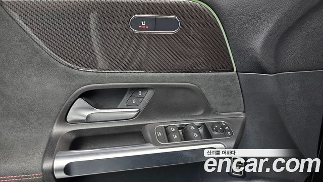 Mercedes-Benz GLB-Class 2022 — photo 29