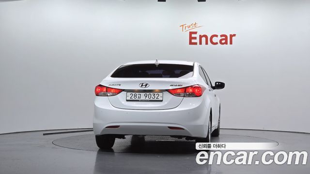 Hyundai AVANTE 2012 — photo 4
