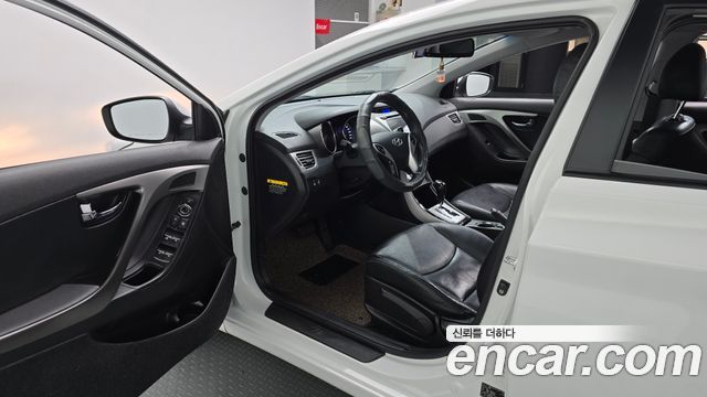 Hyundai AVANTE 2012 — photo 10