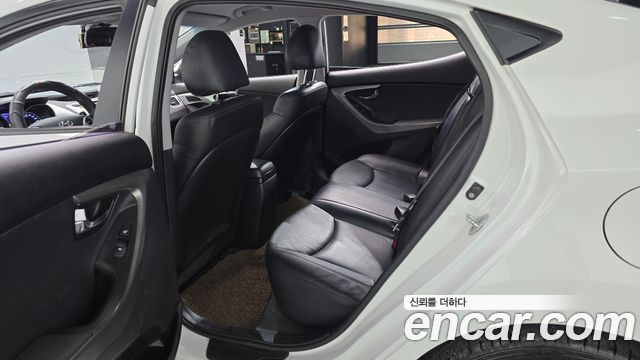 Hyundai AVANTE 2012 — photo 11