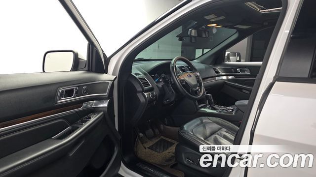 Ford Explorer 2017 — photo 10