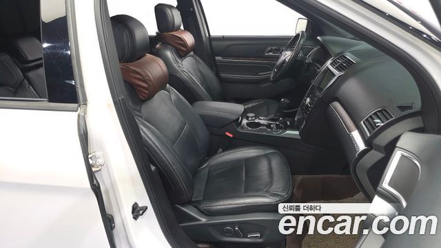 Ford Explorer 2017 — photo 11
