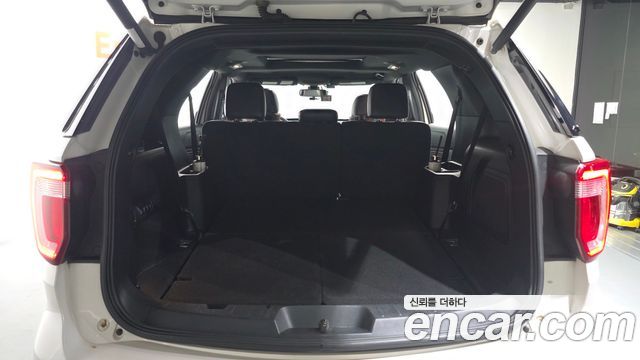 Ford Explorer 2017 — photo 20