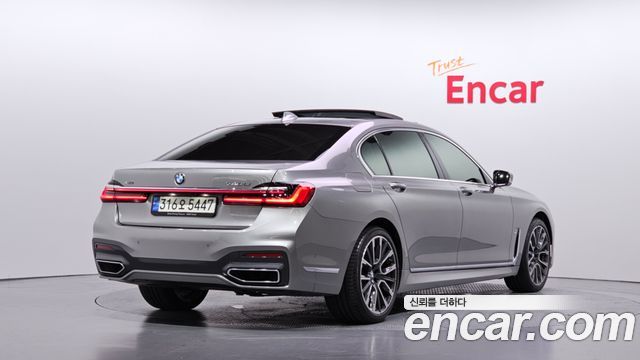 BMW 7-Series 2021 — photo 2