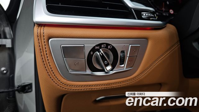 BMW 7-Series 2021 — photo 25