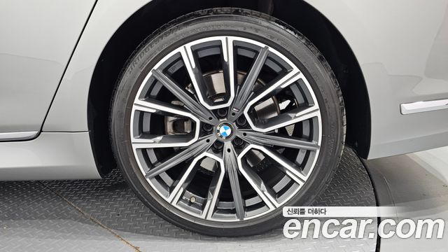 BMW 7-Series 2021 — photo 7