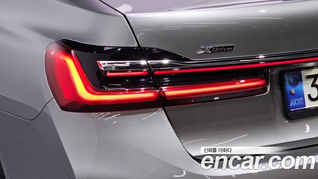 BMW 7-Series 2021 — photo 9