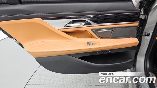 BMW 7-Series 2021 — photo 15