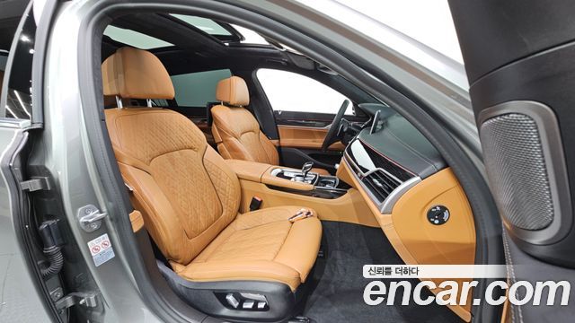 BMW 7-Series 2021 — photo 16
