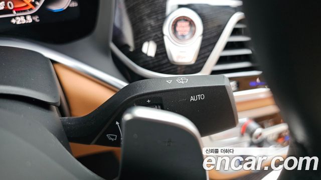 BMW 7-Series 2021 — photo 30