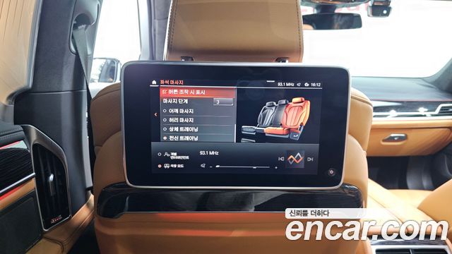 BMW 7-Series 2021 — photo 32