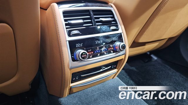 BMW 7-Series 2021 — photo 33