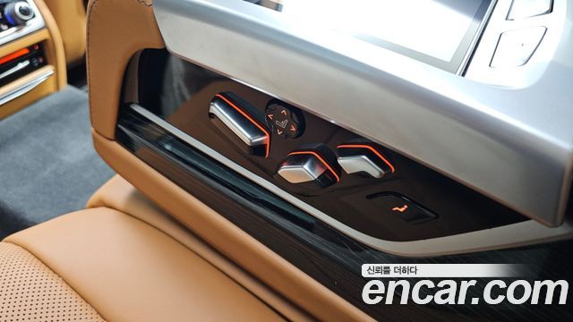 BMW 7-Series 2021 — photo 35