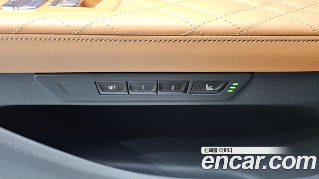 BMW 7-Series 2021 — photo 36