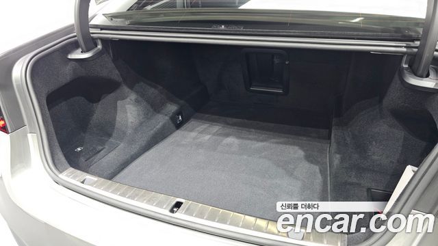 BMW 7-Series 2021 — photo 38