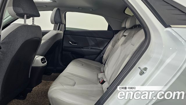 Hyundai AVANTE 2021 — photo 16