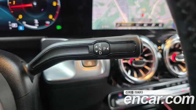 Mercedes-Benz GLB-Class 2022 — photo 12